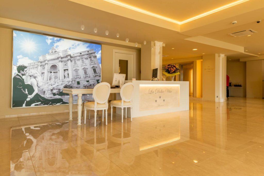La Dolce Vita Hotel Menton Exteriör bild